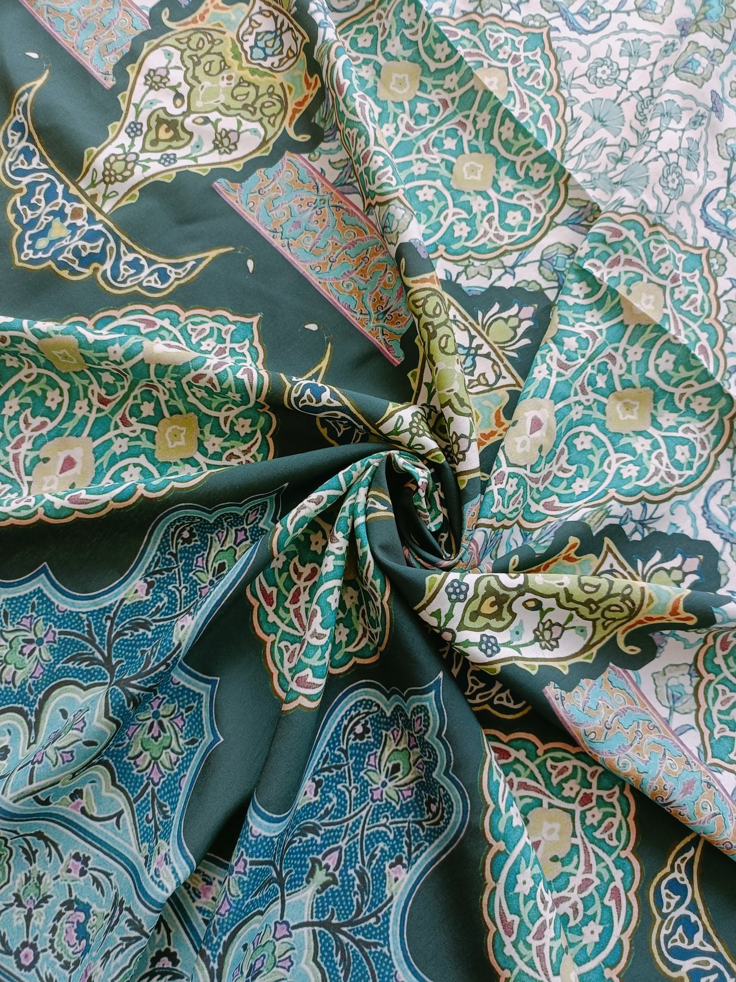 Batik verde e cielo - Popeline di RAYON - 12 al metro